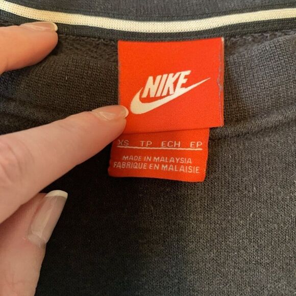 Nike Womens Black White Crew Neck Sweatshirt Long Sleeve Sweater Xs - Picture 3 of 6